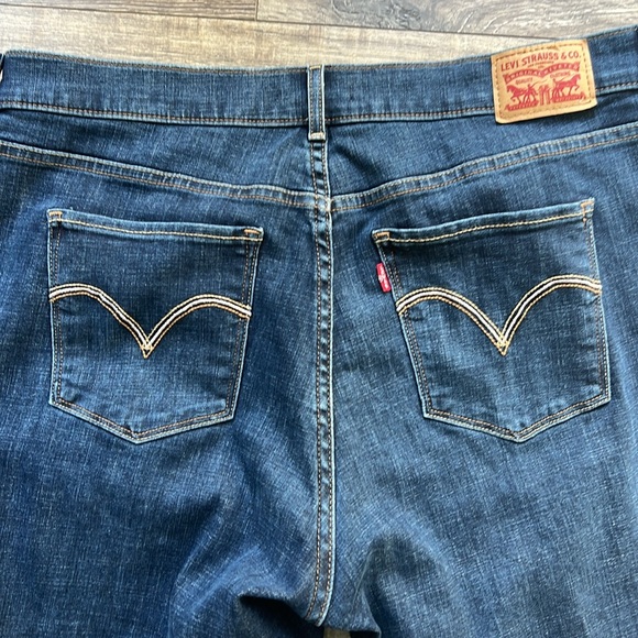Levi’s Classic Boot Cut Jeans - Picture 3 of 6